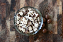 http://www.merrygourmet.com/2010/07/malted-milk-chocolate-cookie-tart/malted-milk-balls-2/