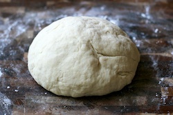 http://www.merrygourmet.com/2010/07/how-to-make-fabulous-pizza-dough/pizza-dough-3/
