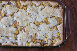 peach cobbler bars | the merry gourmet